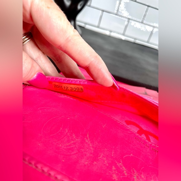 💯 Authentic Chanel Black Cambon leather zippy wallet - Picture 12 of 13